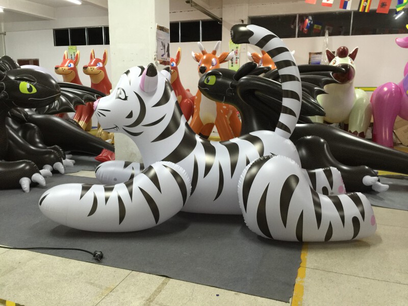 inflatable white tiger (1)